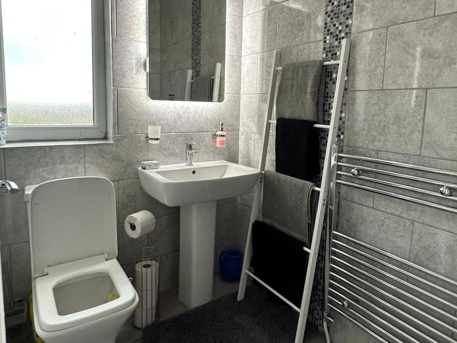 The Hideaway Bd5 - 2 Bed Lovely Modern House Holiday home Bradford (West Yorkshire)